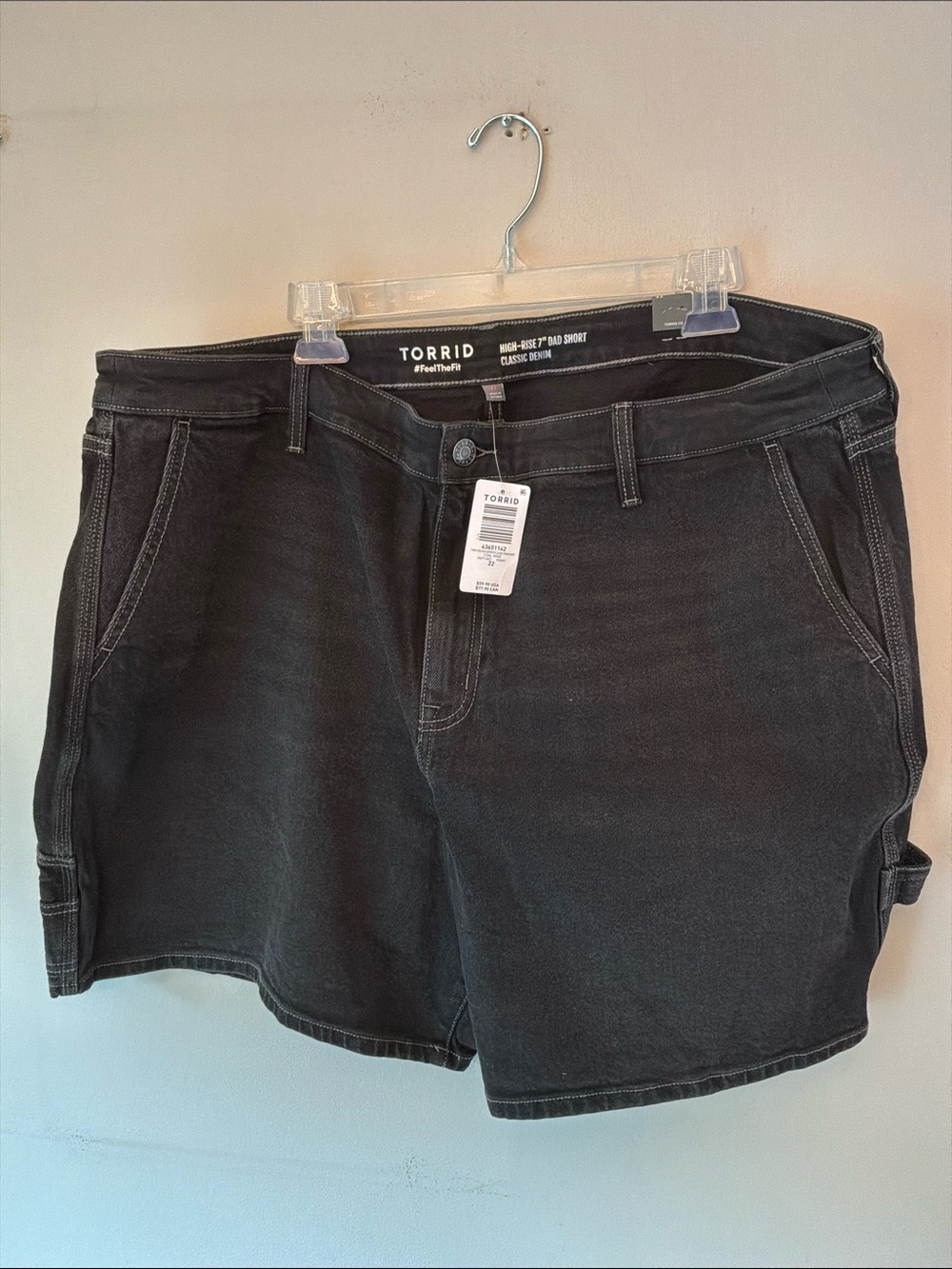 torrid Black High-Rise 7” Dad short, carpenter, black, size 22